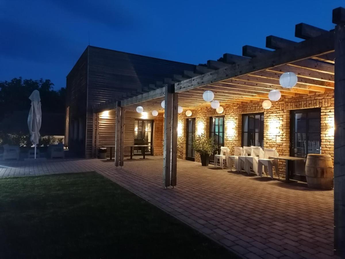 Bed and Breakfast Panorama Birtok - Wellness Panzio, Konferencia Es Rendezvenykoezpont Győrújbarát Exteriér fotografie
