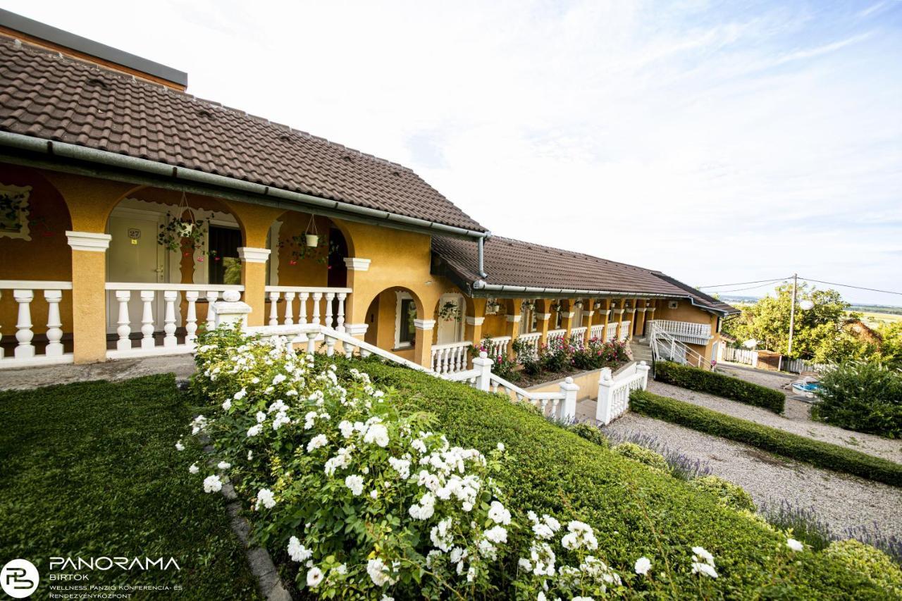 Bed and Breakfast Panorama Birtok - Wellness Panzio, Konferencia Es Rendezvenykoezpont Győrújbarát Exteriér fotografie